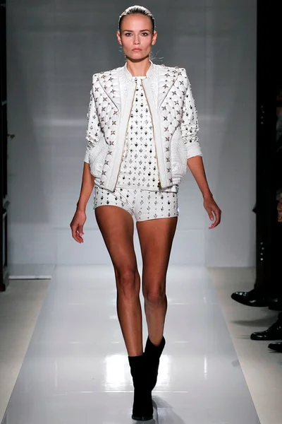 Look 11